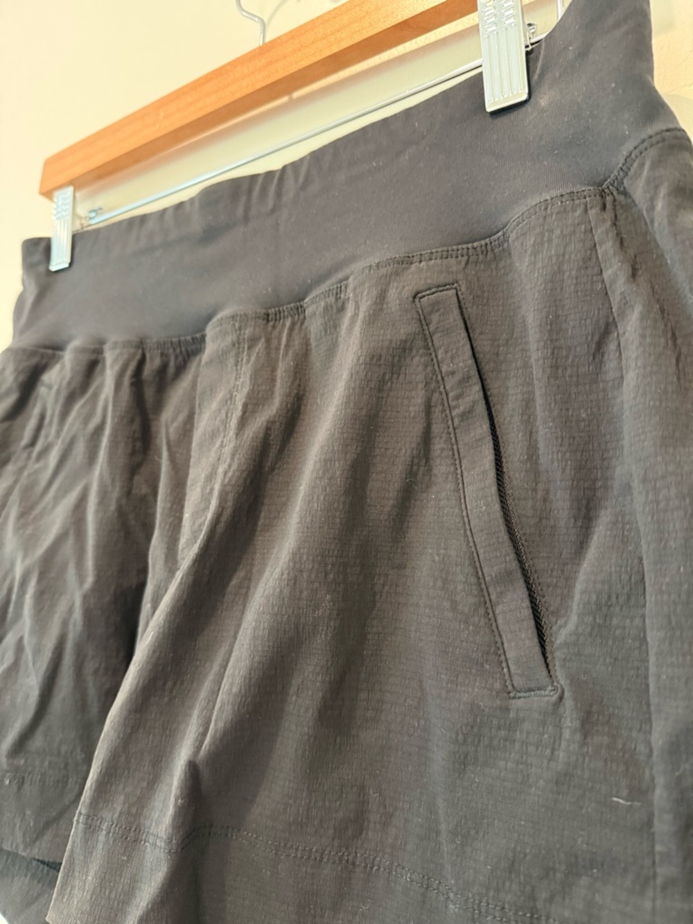 Athleta Trekkie North Short in Black, 6 - Picture 5 of 11